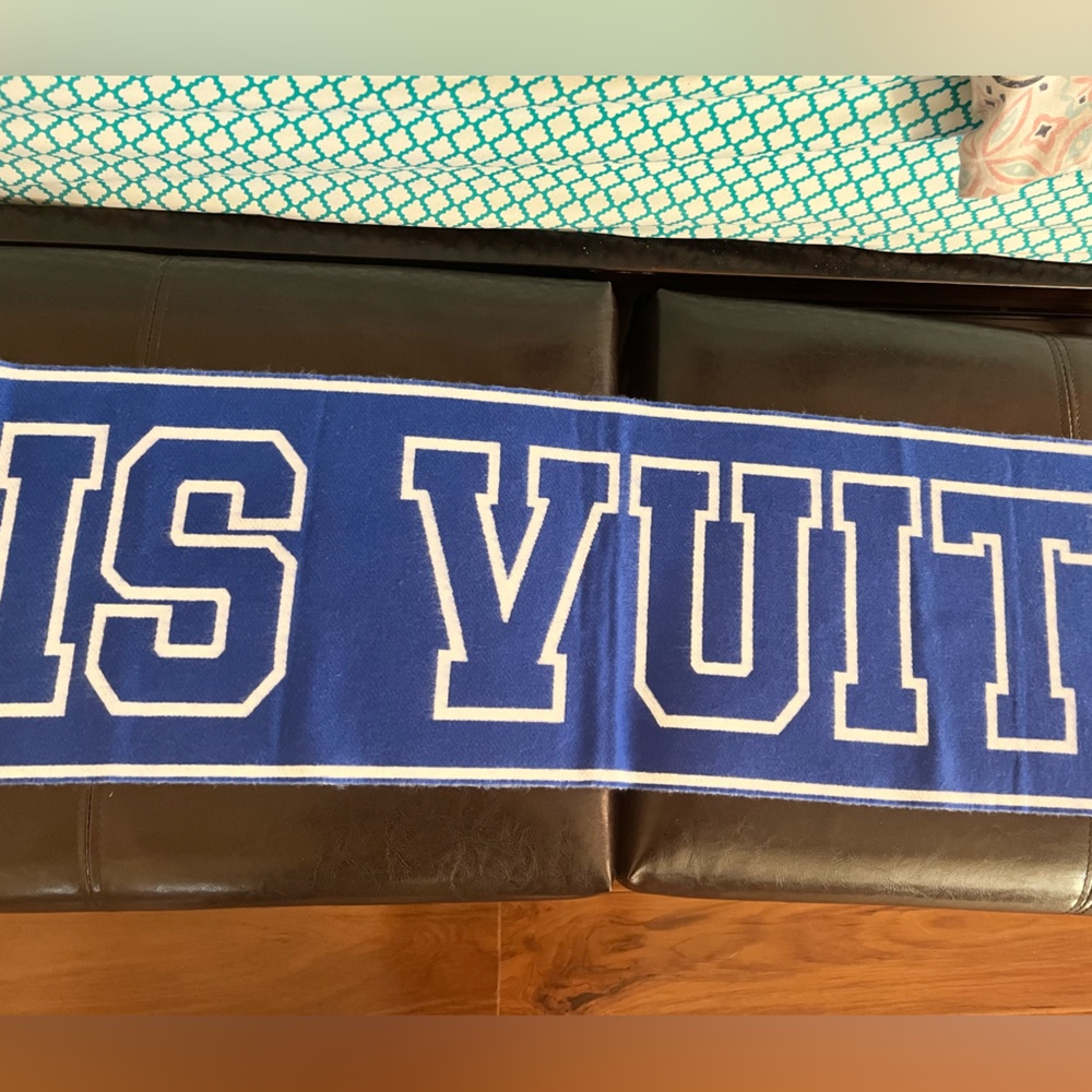 BRAND NEW WITHOUT TAG LOUIS VUITTON BLUE WOOL LOUIS CITY SCARF - Picture 3 of 5